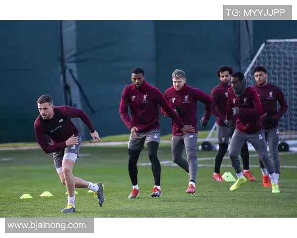 足球球星日常训练揭秘:从技术到体能全方位提升的训练方式与秘诀 足球球星日常训练揭秘:从技术到体能全方位提升的训练方式与秘诀