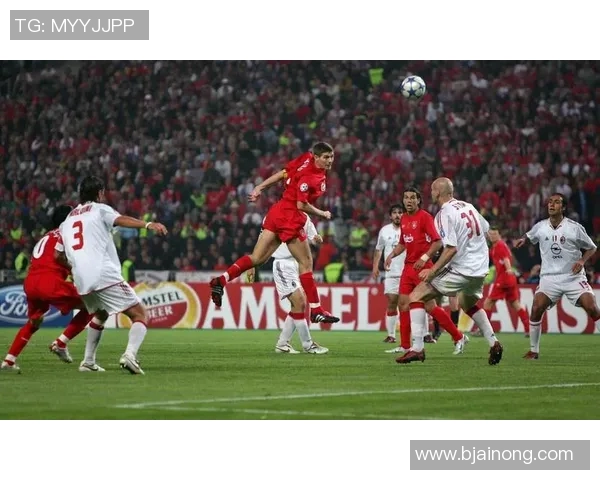 路人镜头下的足球球星日常展现不同于赛场的真实一面